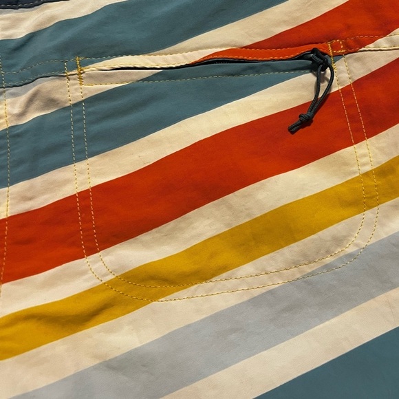 Patagonia Wavefarer 5” Women’s Boardshorts in Surfboard Yellow - Picture 6 of 10